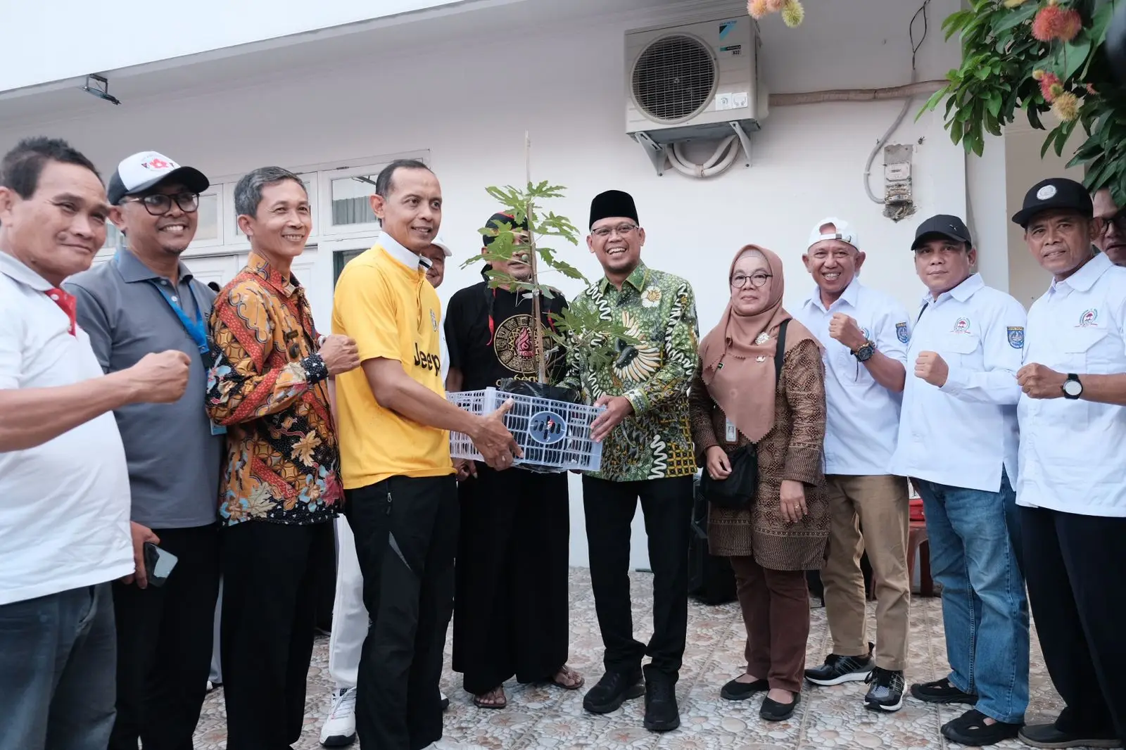 Wakil Wali Kota Depok Tanam Pohon Tin di Mekarsari