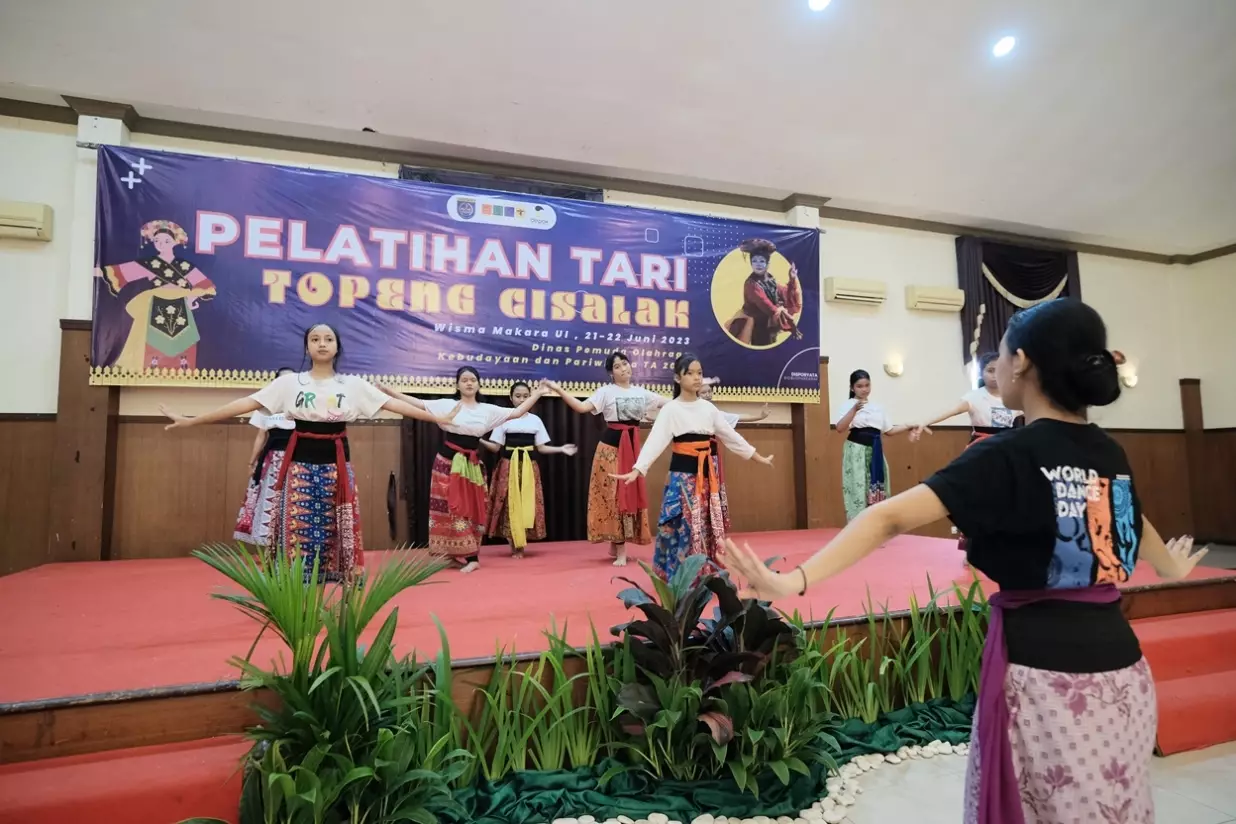 Disporyata Gelar Pelatihan Tari Topeng Cisalak