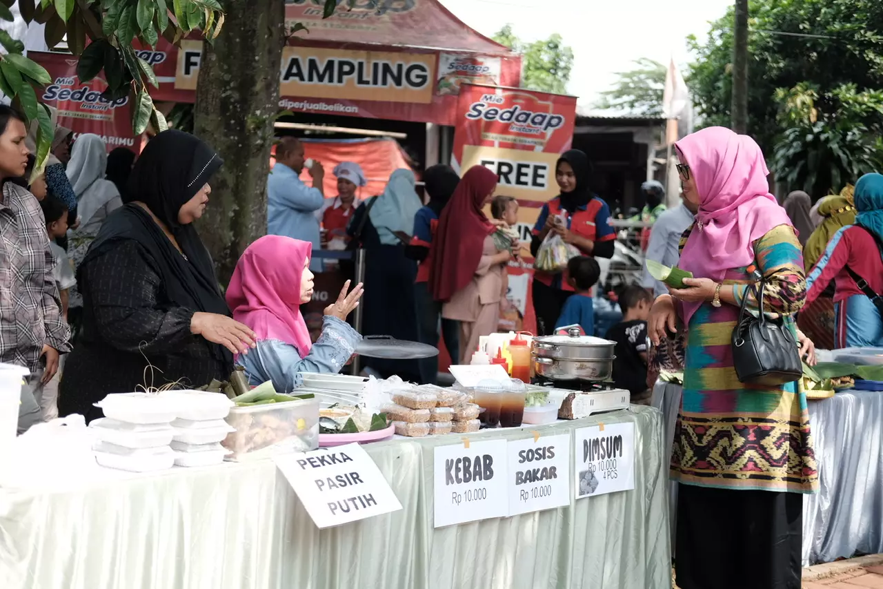 PEKKA Sawangan Jajakan Produk UMKM Unggulannya pada Peringatan HLUN Ke-28 Tingkat Kecamatan Sawangan