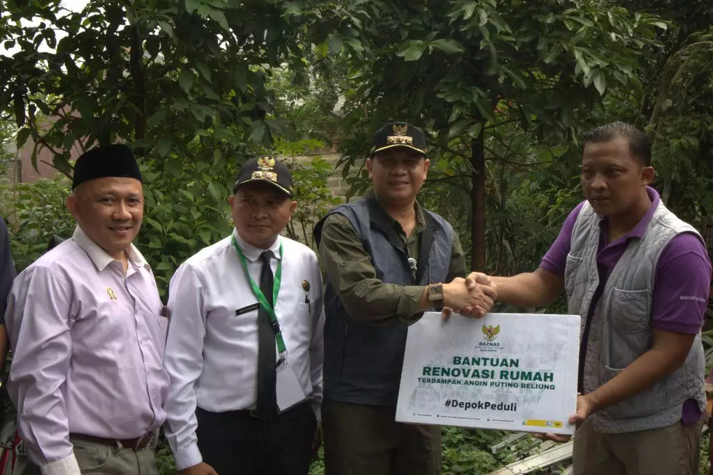 Baznas Depok Bantu Renovasi Rumah Roboh Akibat Puting Beliung di Sawangan