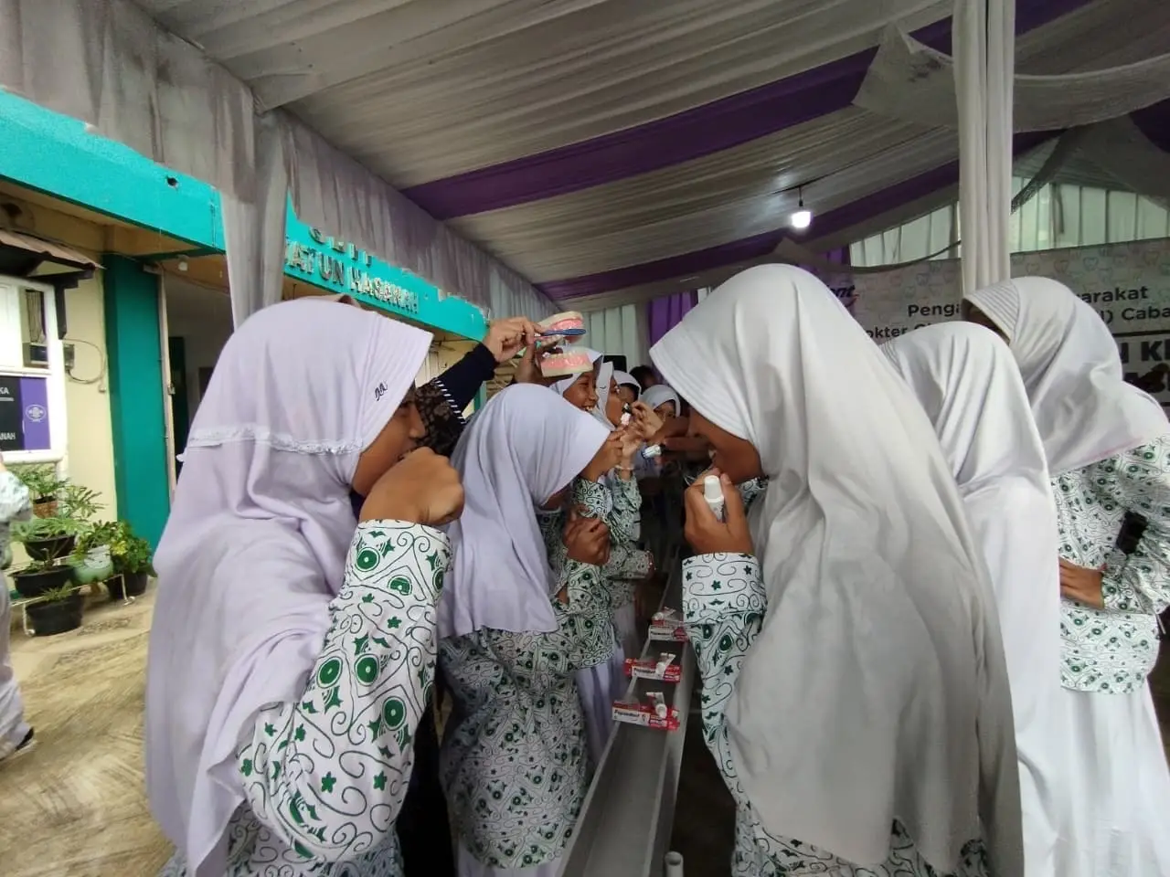 Sambut BKGN 2025, PDGI Depok Adakan Pemeriksaan Gigi dan Mulut Gratis Bagi Ribuan Pelajar