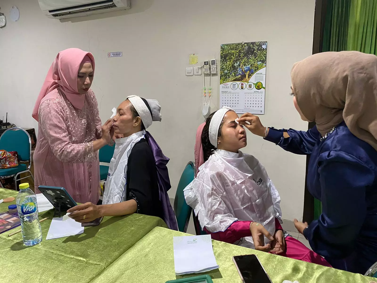 Puluhan Wanita Rawan Sosial Ekonomi Dilatih Tata Rias Kecantikan