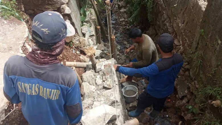 Longsor di SDN 1 Limo, Satgas DPUPR Buat Turap