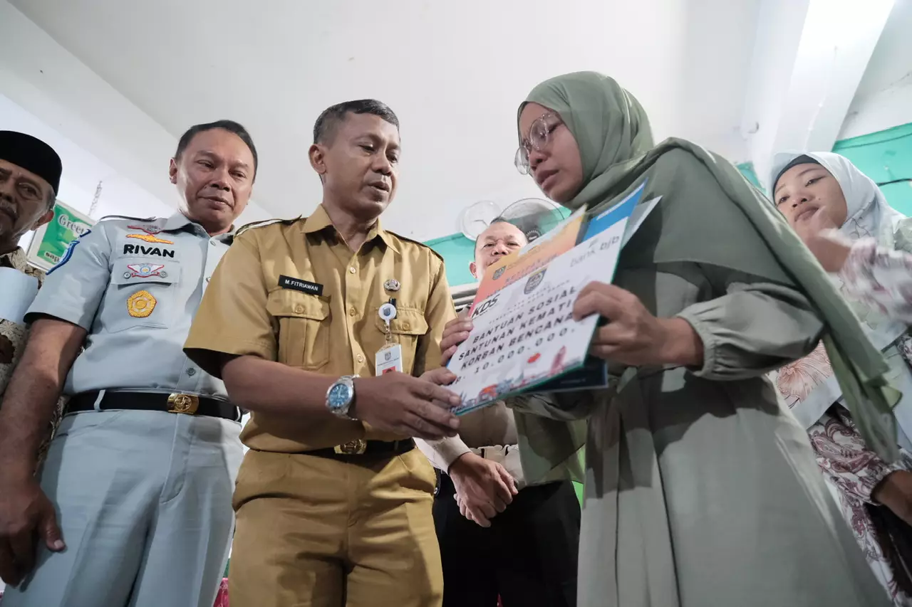 Jasa Raharja dan Pemkot Depok Serahkan Santunan Kepada Ahli Waris Korban Kecelakaan Bus di Subang