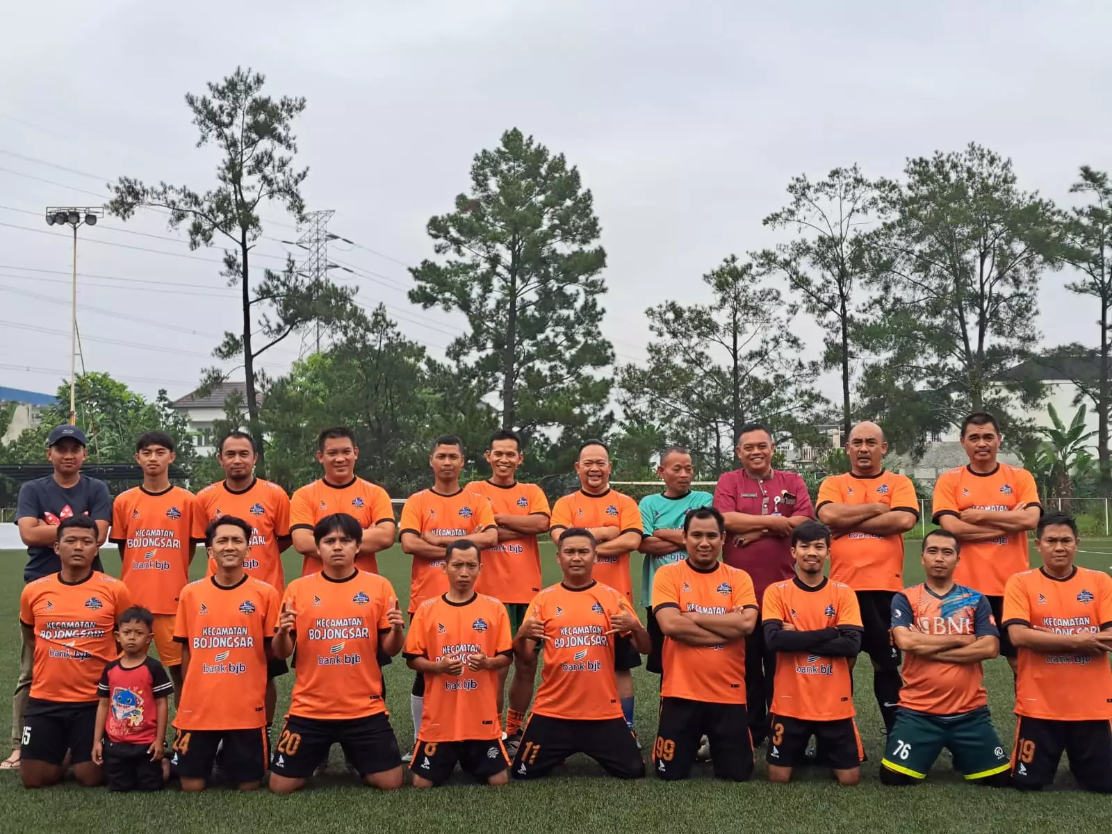 Jaga Kebugaran Tubuh, Kecamatan Bojongsari Rutin Main Bola Tiap Pekan