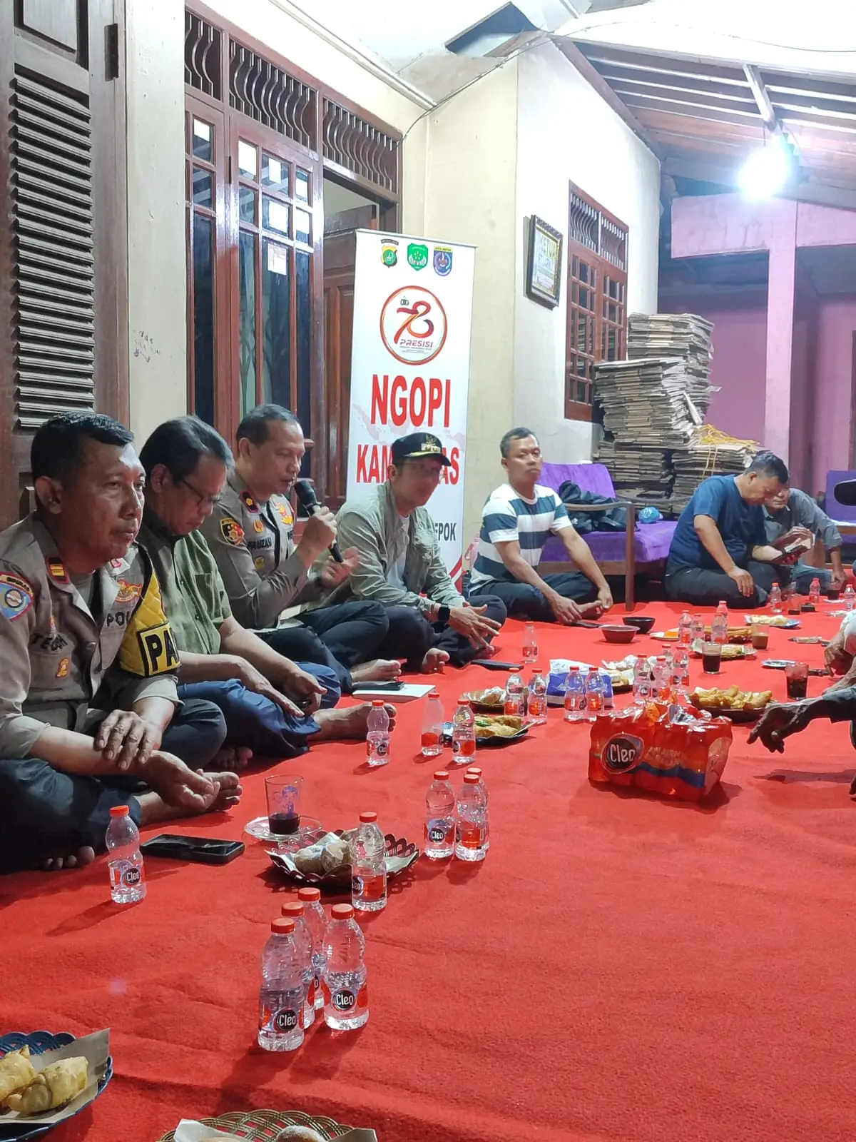 Polsek Bojongsari Duduk Bareng Warga Pengasinan, Pencegahan Tawuran-Curanmor Jadi Topik Bahasan