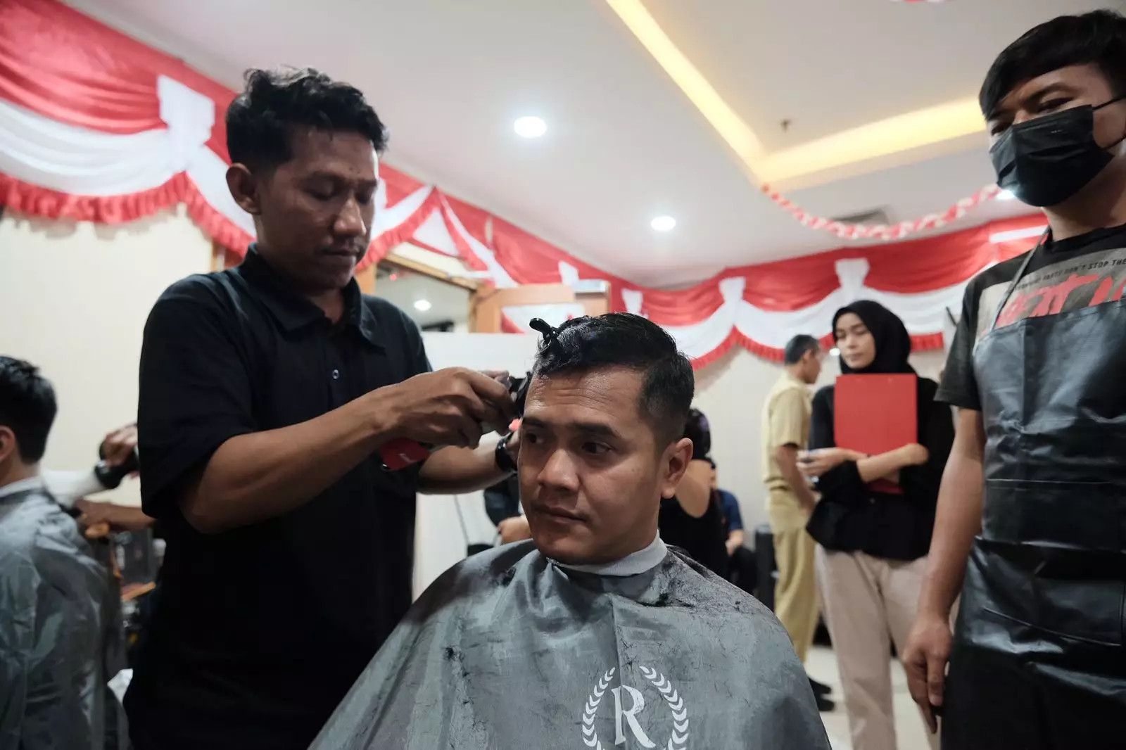 Ikut Gebyar Potong Rambut Gratis, Pegawai Pemkot Depok Senang Hasilnya Memuaskan
