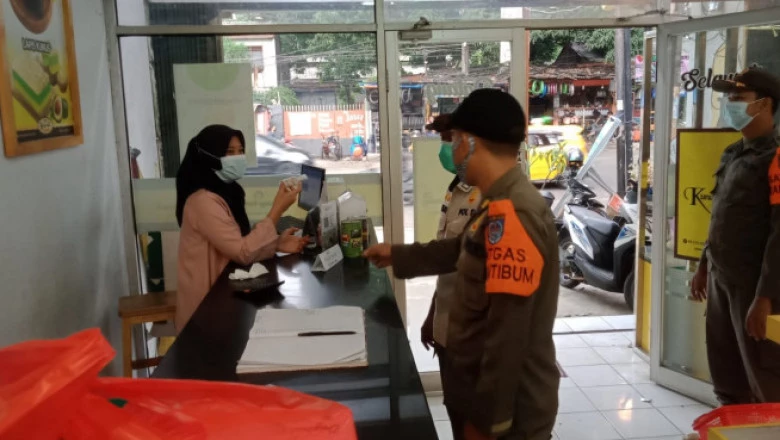 Satpol PP Depok Tindak Belasan Pelanggar Prokes Covid-19