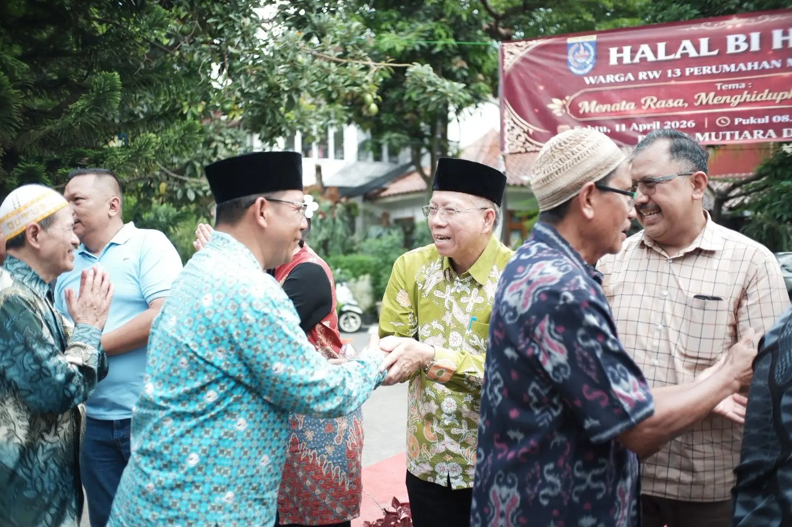 Halalbihalal RW 13 Mutiara Depok, Warga Bersalam-salaman dan Makan Bersama