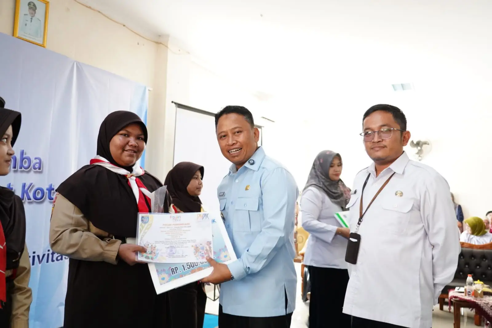 Wujud Apresiasi Pemkot Depok, Wali Kota Serahkan Penghargaan Lomba Pendidikan Jenjang SD