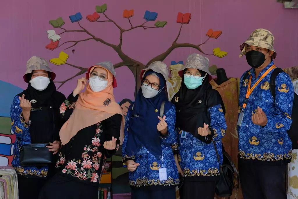 Bunda Elly Buka Peluang Produk Ecoprint Warga P2WKSS Mejeng di Kantor Dekranasda Depok