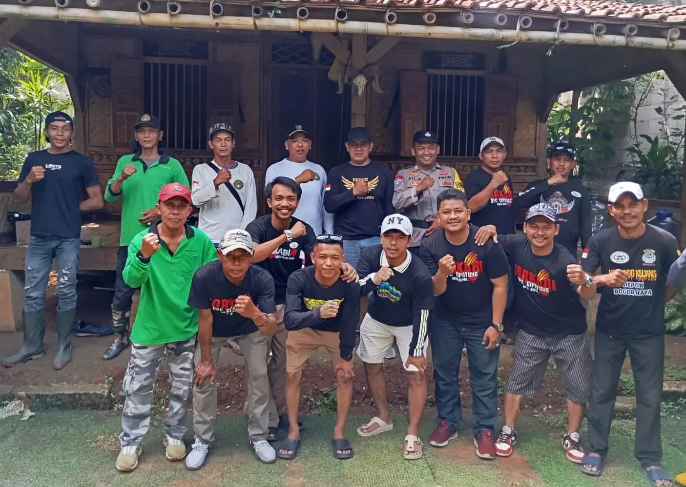 Guyub, Sinergi Forkabi dan RW 01 Ratujaya Gotong Royong Lebarkan Jalan Lingkungan