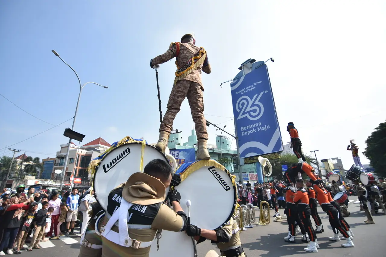 Spektakuler! Drumband Gita Abdi Praja IPDN Suguhkan Atraksi Epik Meriahkan HUT ke-26 Kota Depok
