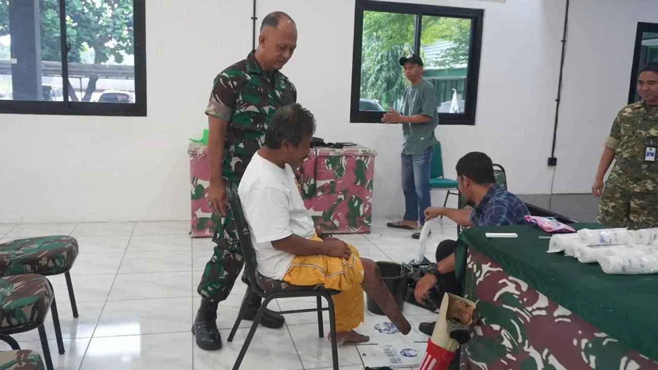 Kodim Depok-Pusrehab Kemhan Fasilitasi Pengukuran Kaki Palsu bagi Penyandang Disabilitas