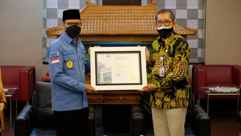 Penyerahan Piagam Penghargaan BKN Award Kepada Pemerintah Kota Depok