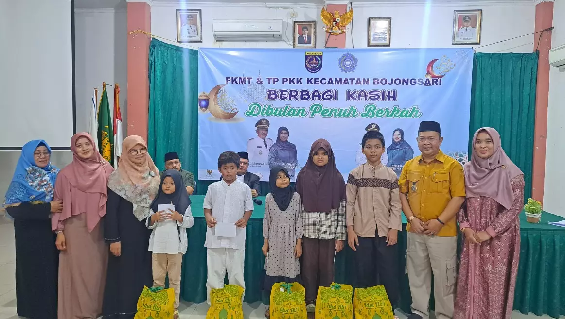 Gandeng FKMT, Kecamatan Bojongsari Beri Santunan Kepada Yatim Piatu dan Duafa
