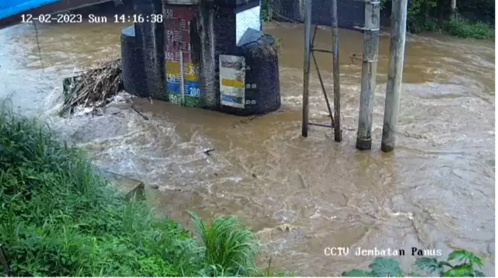 Ketinggian Air Ciliwung di Jembatan Panus Depok Capai 150 Cm, Terpantau melalui Aplikasi DSW