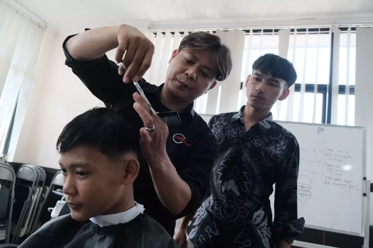 Pemkot Depok Gelar Pelatihan Barber di Balatkop