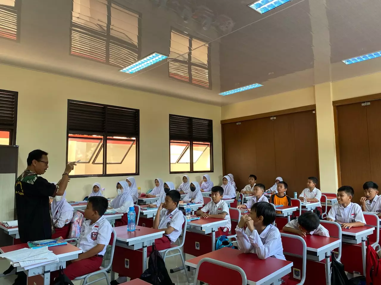Lebih Lengkap dan Nyaman, Siswa SDN Mekarjaya 1 Gembira Tempati Gedung Baru