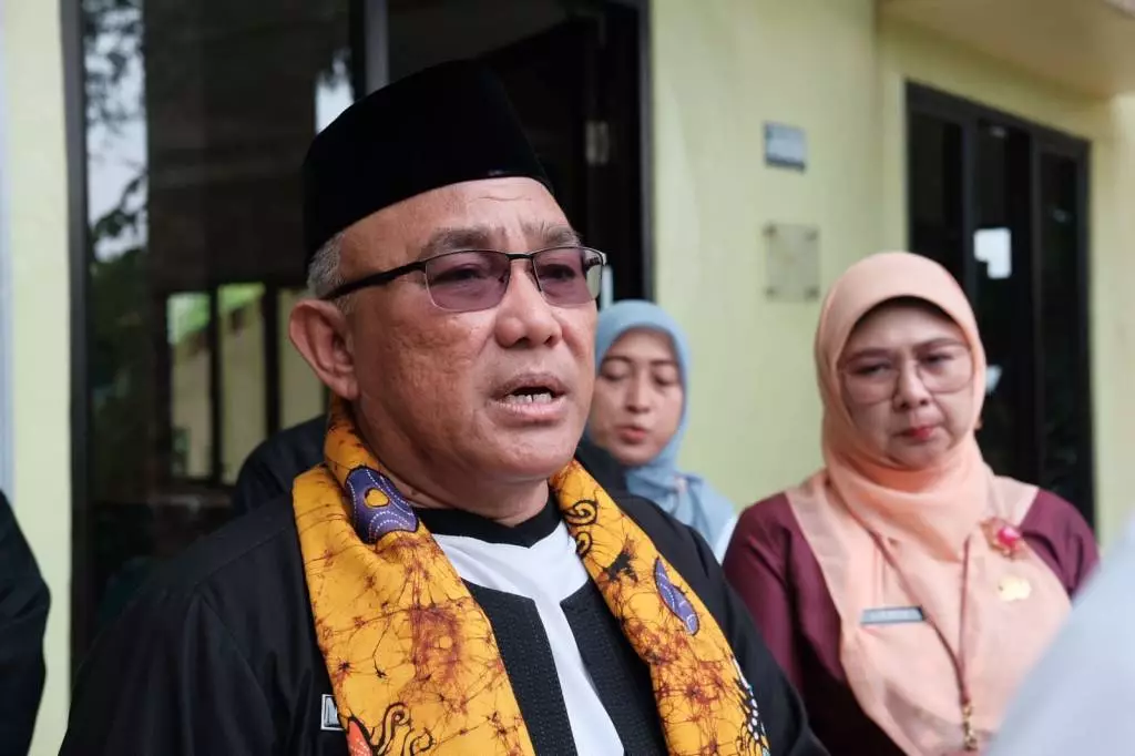 Ditanya Soal Sumber Pencemaran Busa yang Tutupi Kali, Idris Jawab Begini