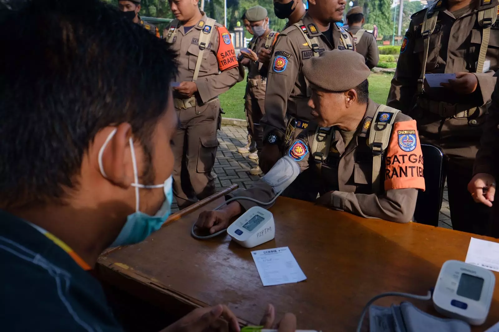 Ratusan Anggota Satpol PP dan Linmas Ikuti Pemeriksaan Kesehatan