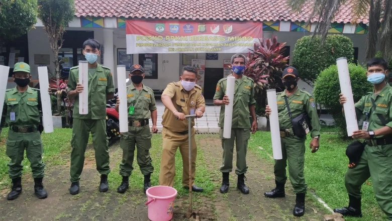 Kantor Kelurahan Sukmajaya Miliki 12 Lubang Biopori   