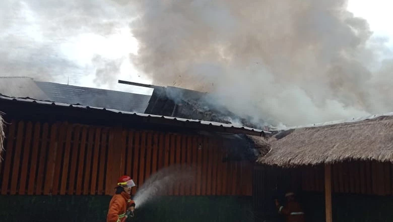 Tangani Kebakaran di Sawangan, Damkar Kerahkan  11 Mobil Pemadam