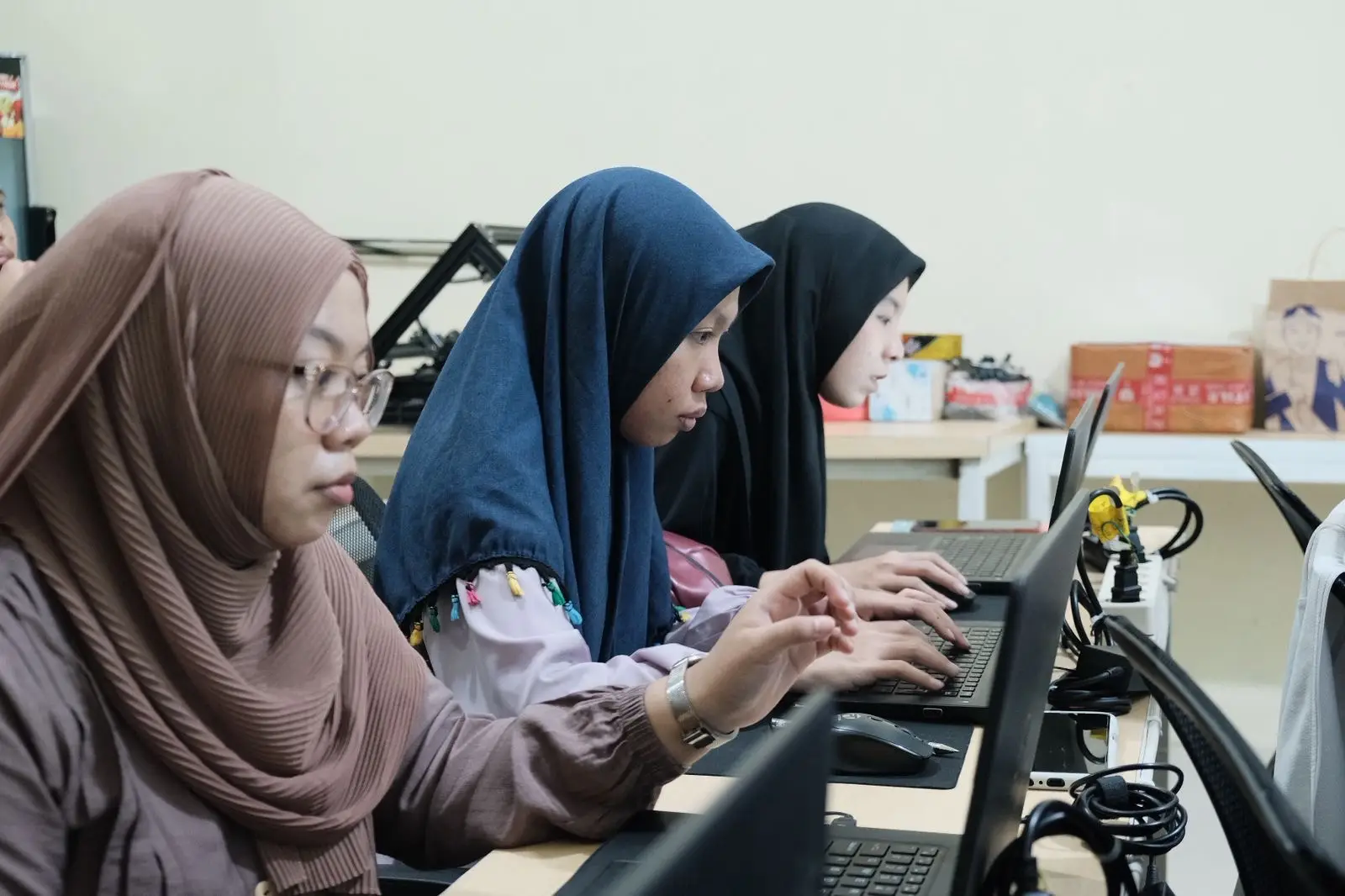 Kesan Positif Peserta Pelatihan Desain Grafis Disnaker Depok, Bekal untuk Cari Kerja dan Berbisnis