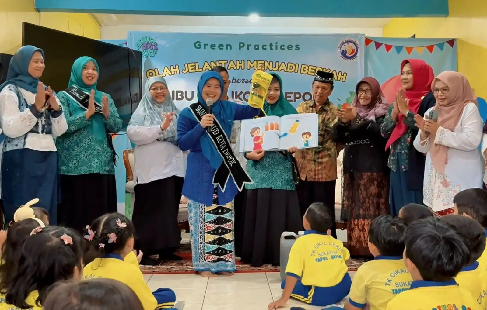 Era Digital, Cing Ikah Sampaikan Pentingnya Peran Orang Tua dalam Menjaga Tumbuh Kembang Anak