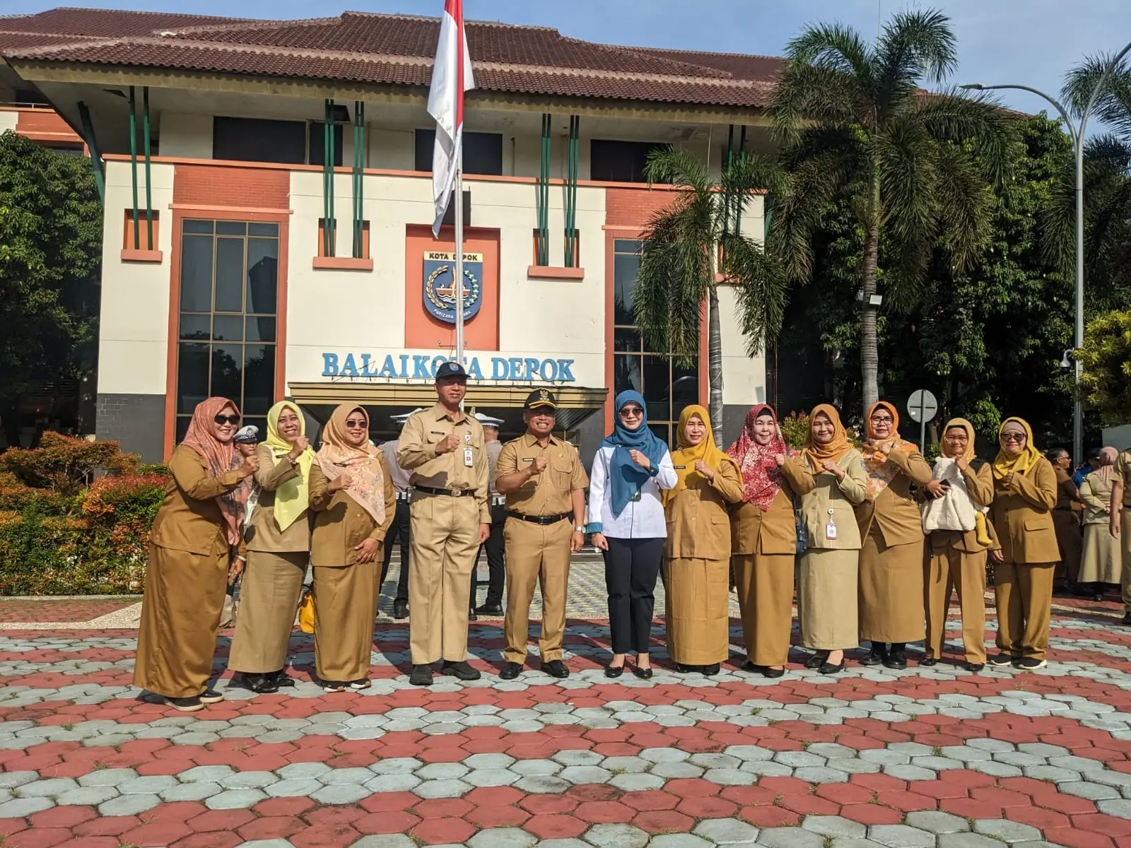 Bentuk Kepedulian, Pemkot Depok dan BPJS Ketenagakerjaan Serahkan Santunan Kematian kepada Ahli Waris Pekerja Rentan