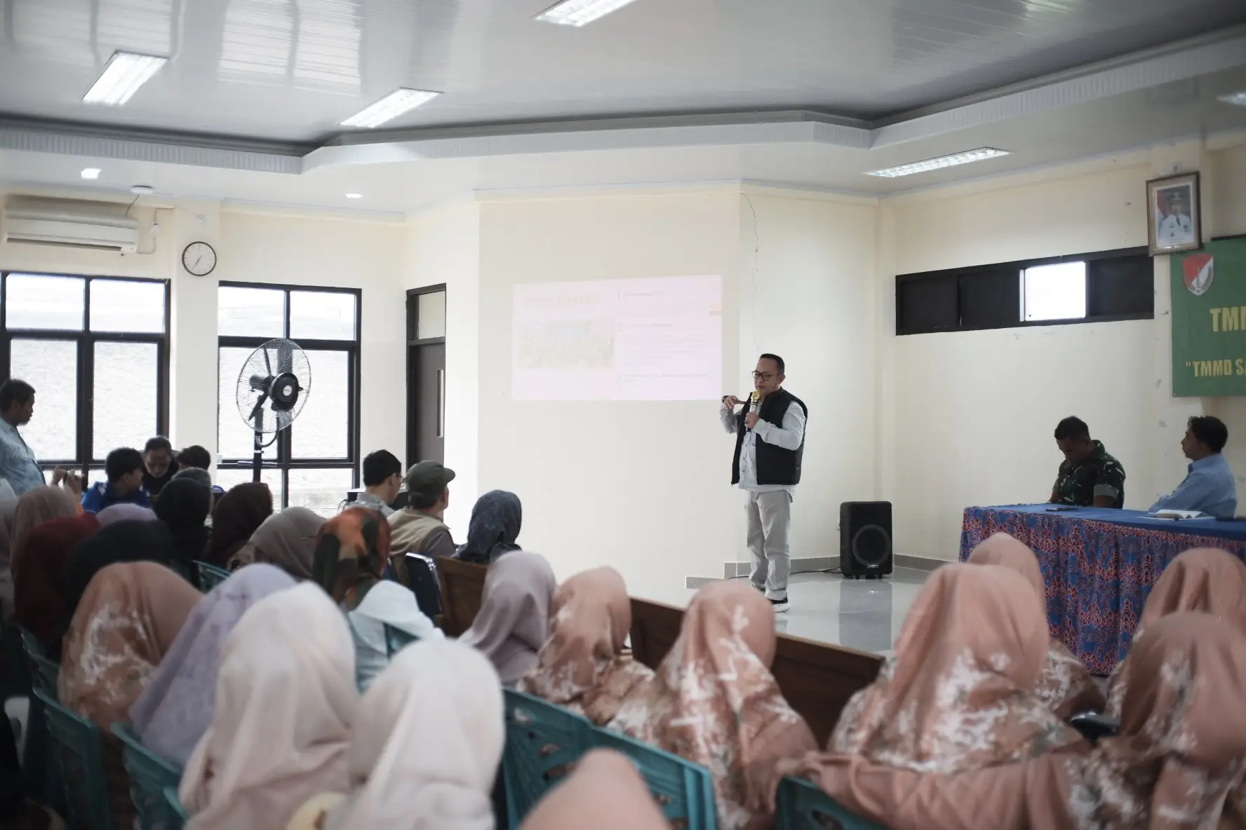 Rangkaian TMMD ke-127, Pemkot Depok Sosialisasikan Program Kesos dan Budi Daya Ikan ke Warga
