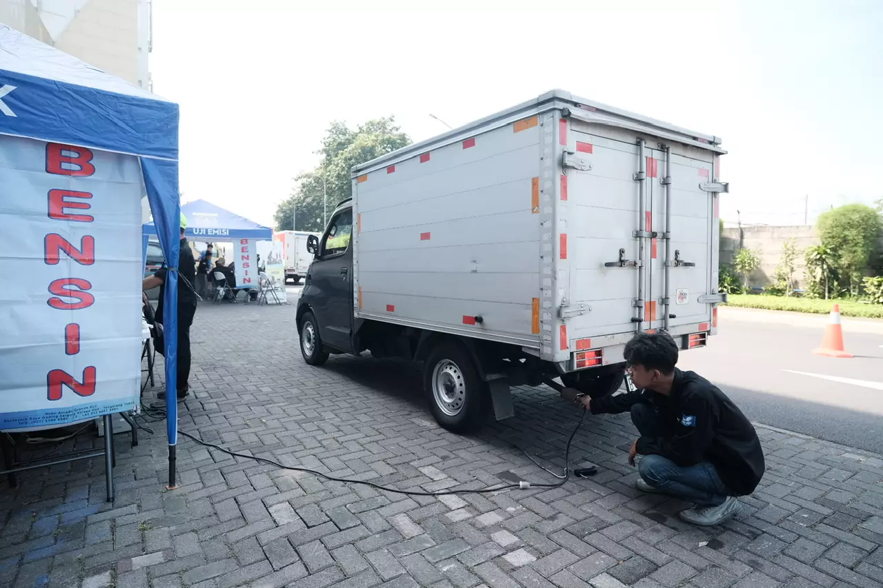 DLHK Depok Gelar Uji Emisi Kendaraan Roda Empat di Margo City