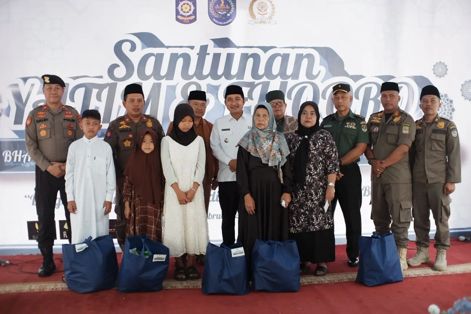 Tingkatkan Kepedulian, Satpol PP Depok Berbagi dengan Puluhan Yatim dan Fuqoro