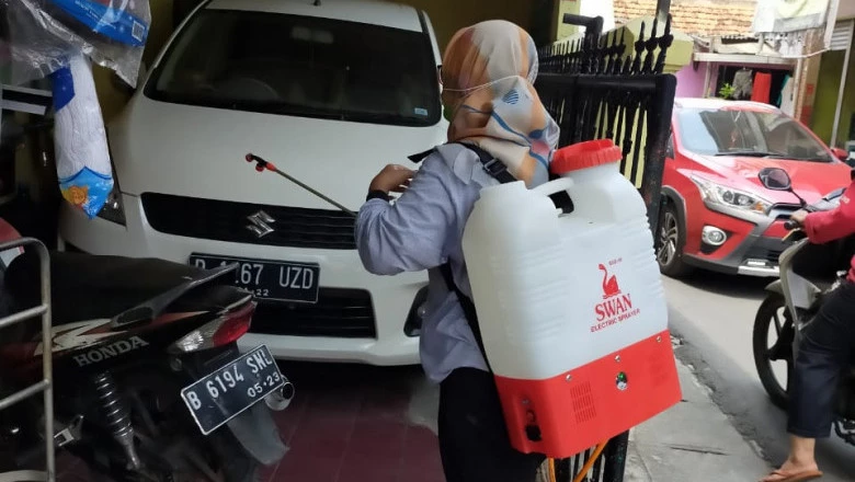 Damkar Depok Kembali Semprot Disinfektan di Wilayah PSKS