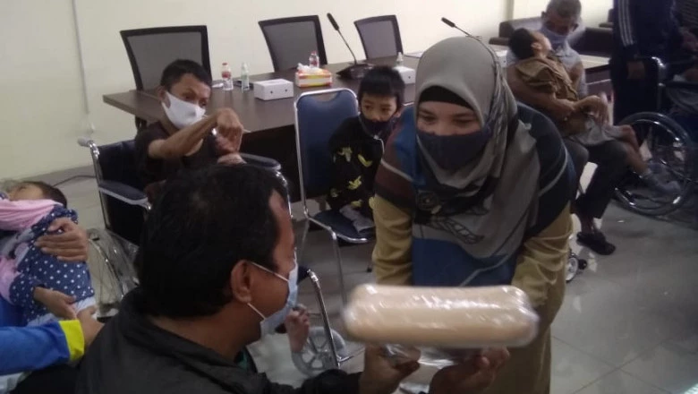 Dinsos Depok Salurkan 38 Alat Bantu bagi Penyandang Disabilitas