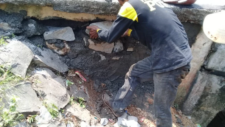 Satgas DPUPR Tambal Jembatan BDB yang Berongga