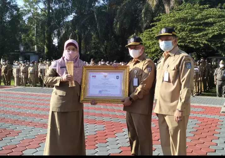 Kadisdukcapil Depok Diganjar Penghargaan, Sekda Sampaikan Apresiasi