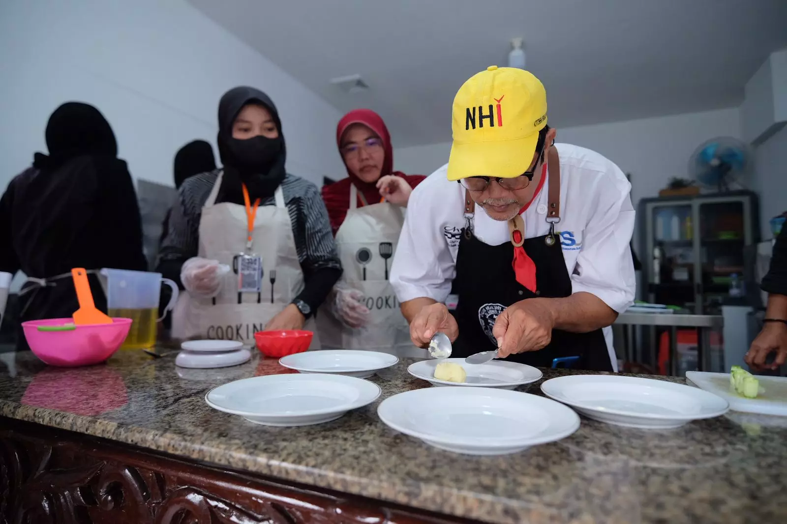 Peserta Pelatihan Tata Boga Diajari Cara Pakai Pisau hingga Menata Makanan