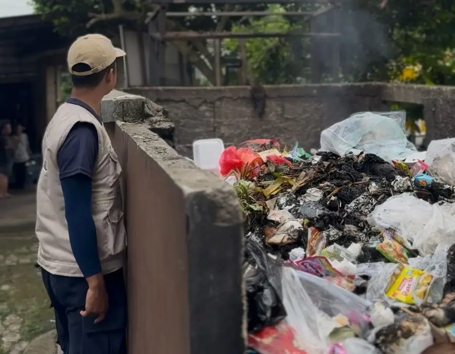 Gerak Cepat, Tim Maung ASRI Hentikan Pembakaran Sampah Ilegal di Pengasinan
