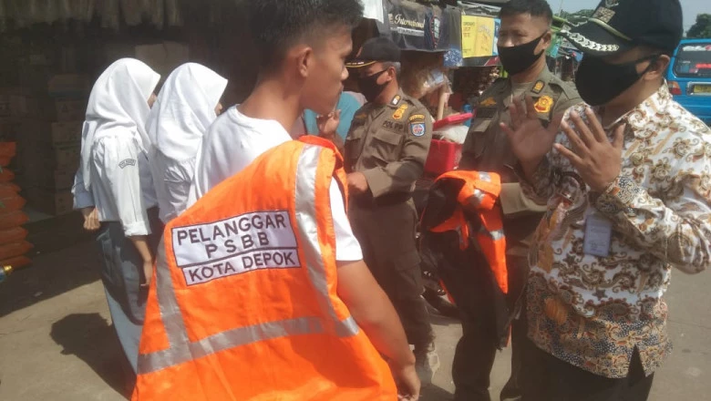 Personel Gabungan di Sukatani Gelar Operasi Masker 