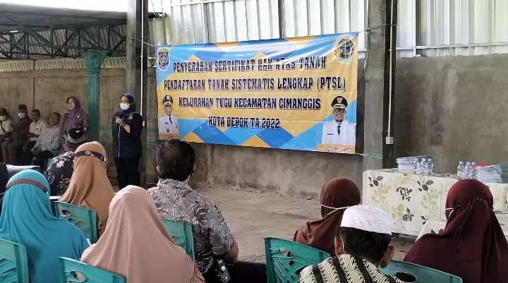Warga Tugu Terima Sertifikat Hak Atas Tanah, Ini Arahan Kepala BPN Depok