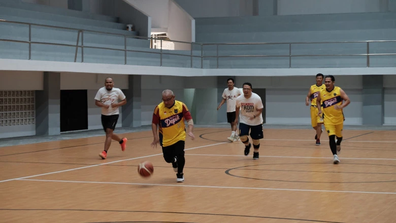 Wali Kota Main Basket Bersama Tim Pemkot dan PABSI Kota Depok