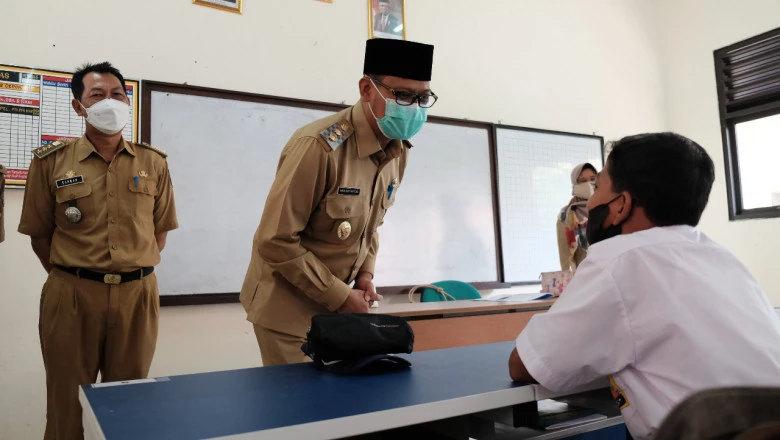 Sidak PTMT, Wakil Wali Kota Depok Pastikan Sarana dan Prasarana Sekolah Aman