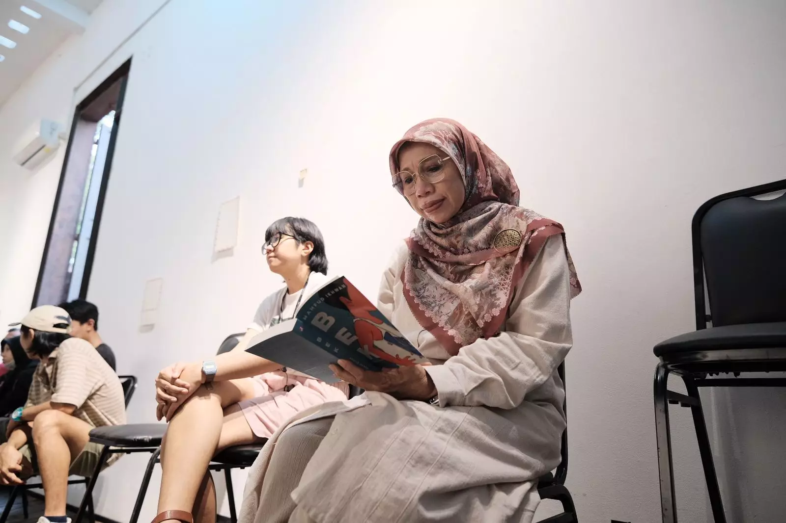 Hadiri Bedah Buku "Bek", Bunda Elly: Memperkaya Literasi dan Budaya Membaca