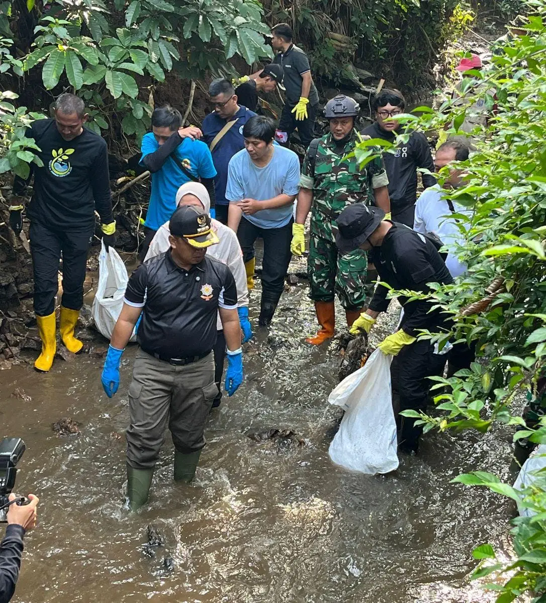 KLH dan Pemkot Depok Terus Berkolaborasi Bersihkan Sungai Cipinang