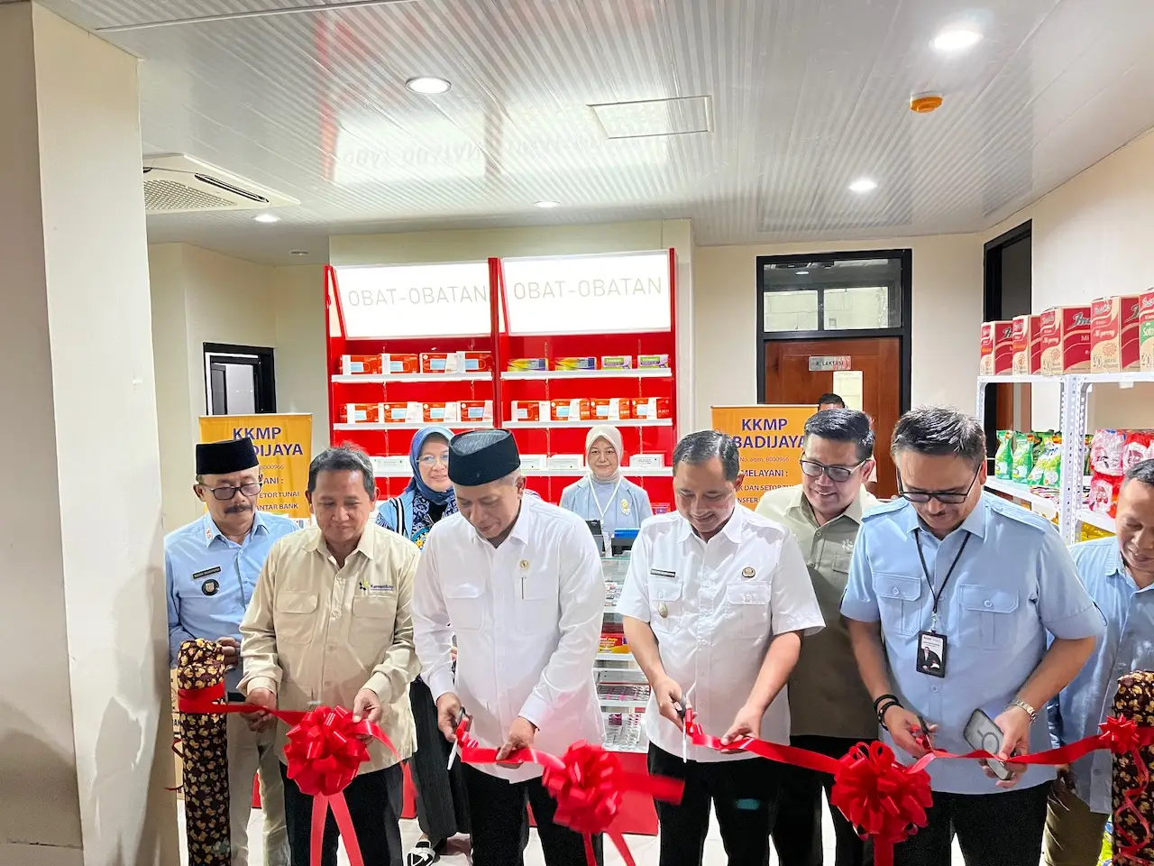 Menteri Koperasi Resmikan Gerai Obat KDKMP, Depok Jadi Lokasi Percontohan