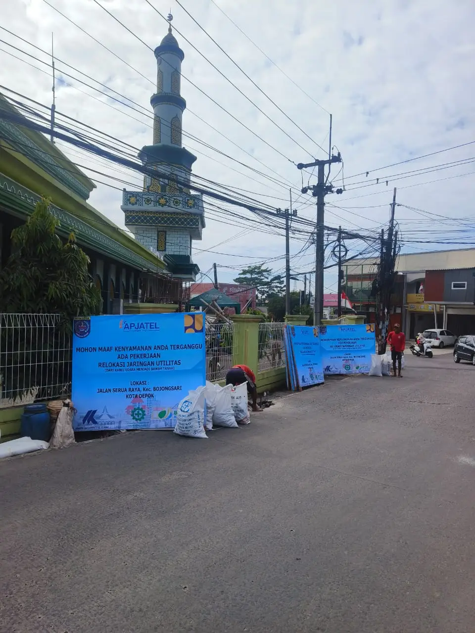 Relokasi Kabel Udara di Jalan Raya Serua Dimulai, Panjang 1.671 Meter