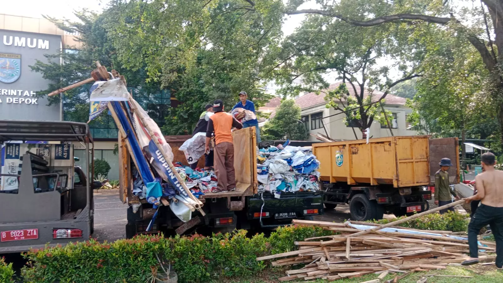 DLHK Gandeng Bank Sampah Harum Olah Sampah APK Pemilu 2024