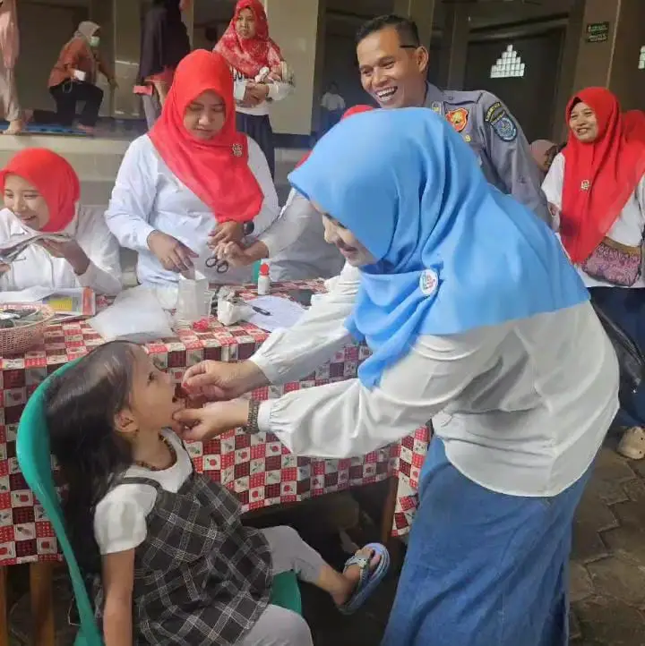 Bulan Vitamin A, Ketua TP-PKK Bojongsari Turun Langsung ke Posyandu