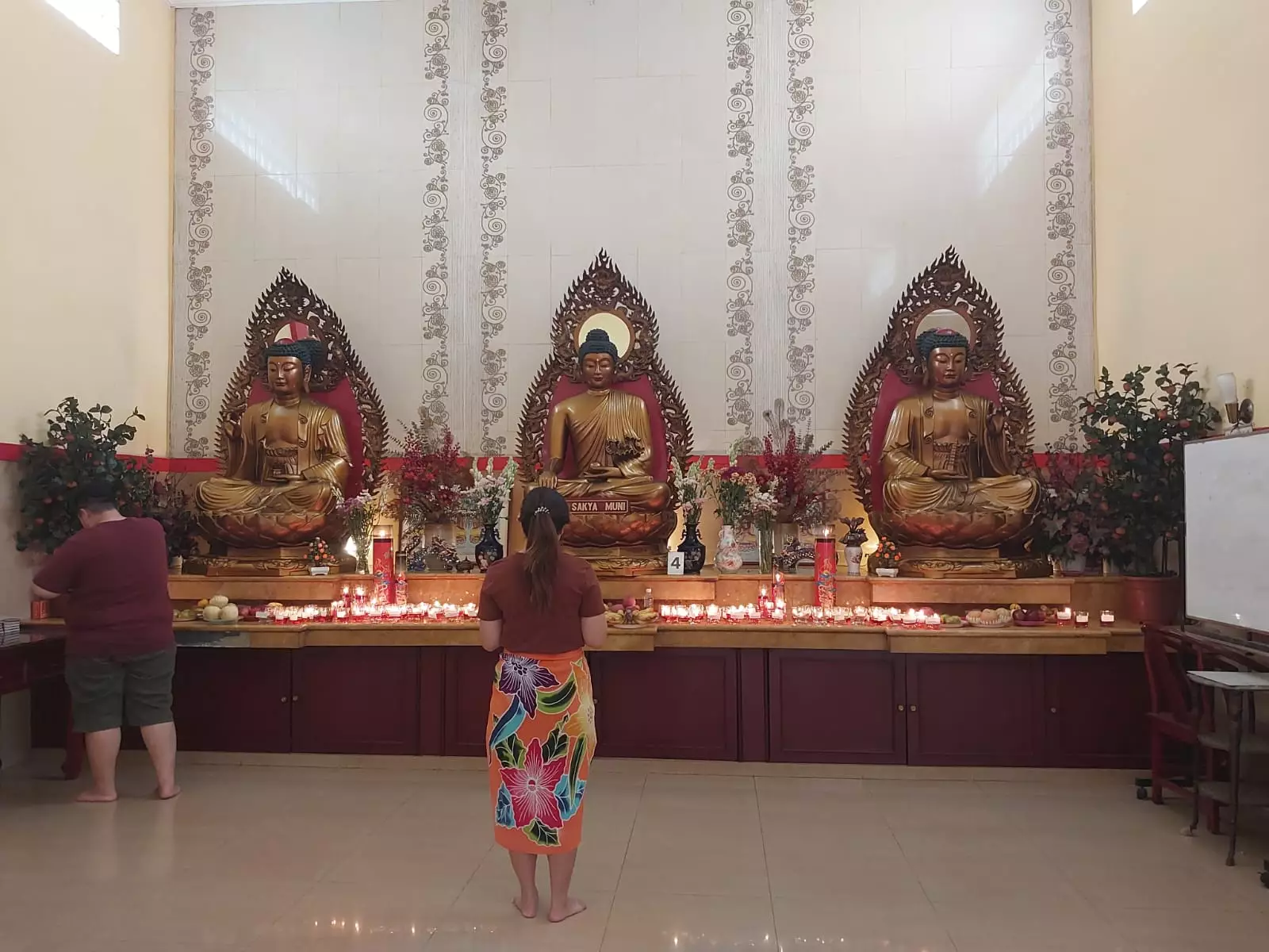 Hari Raya Waisak 2568 BE, Umat Buddha Khidmad Ibadah di Vihara Gayatri Depok